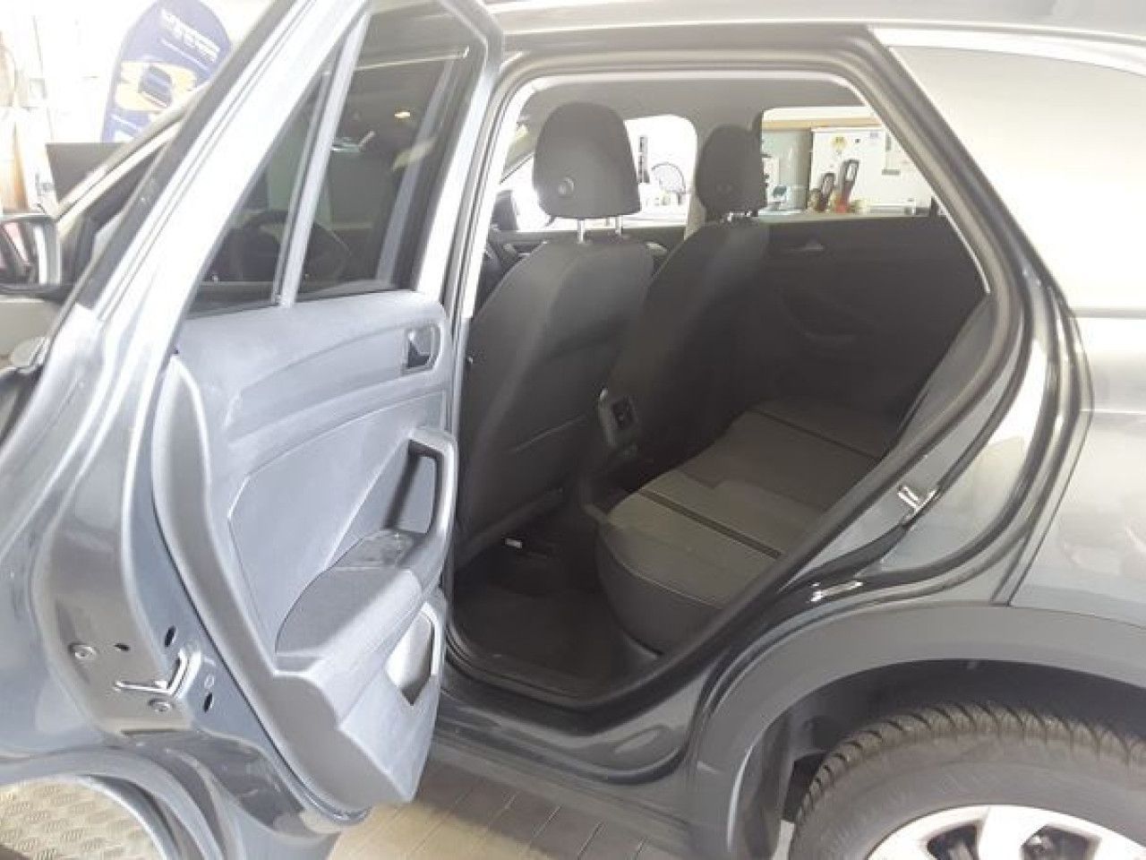 Fahrzeugabbildung Volkswagen T-Roc Life 1.5 TSI DSG Kamera Navi LED Bluetooth