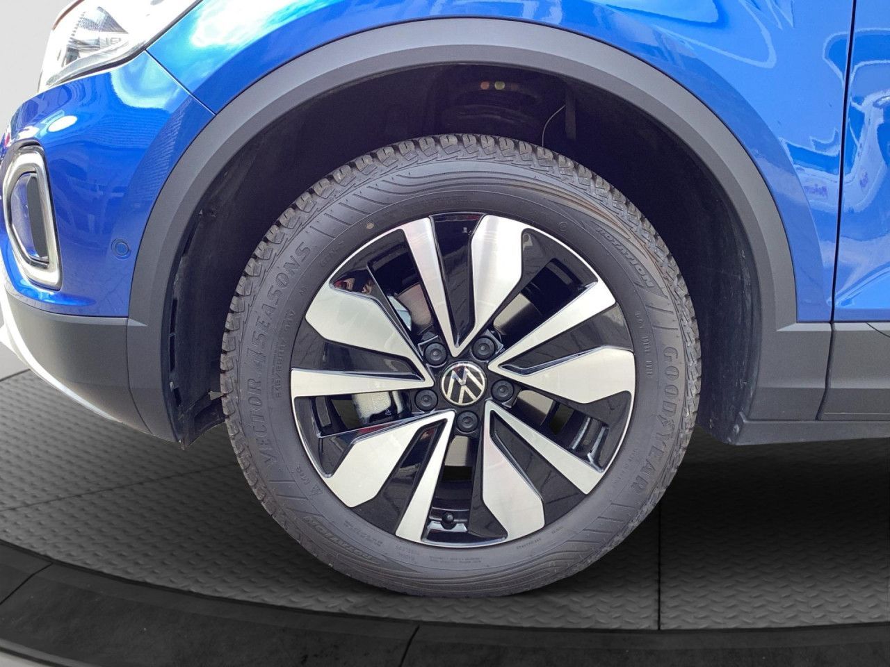 Fahrzeugabbildung Volkswagen T-ROC GOAL 1.5 TSI DSG Kamera Navi LED Bluetooth