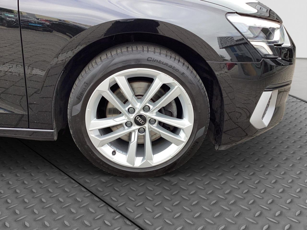 Fahrzeugabbildung Audi A3 40 quattro 2.0 TDI Sportback LED Navi SHZ PDC