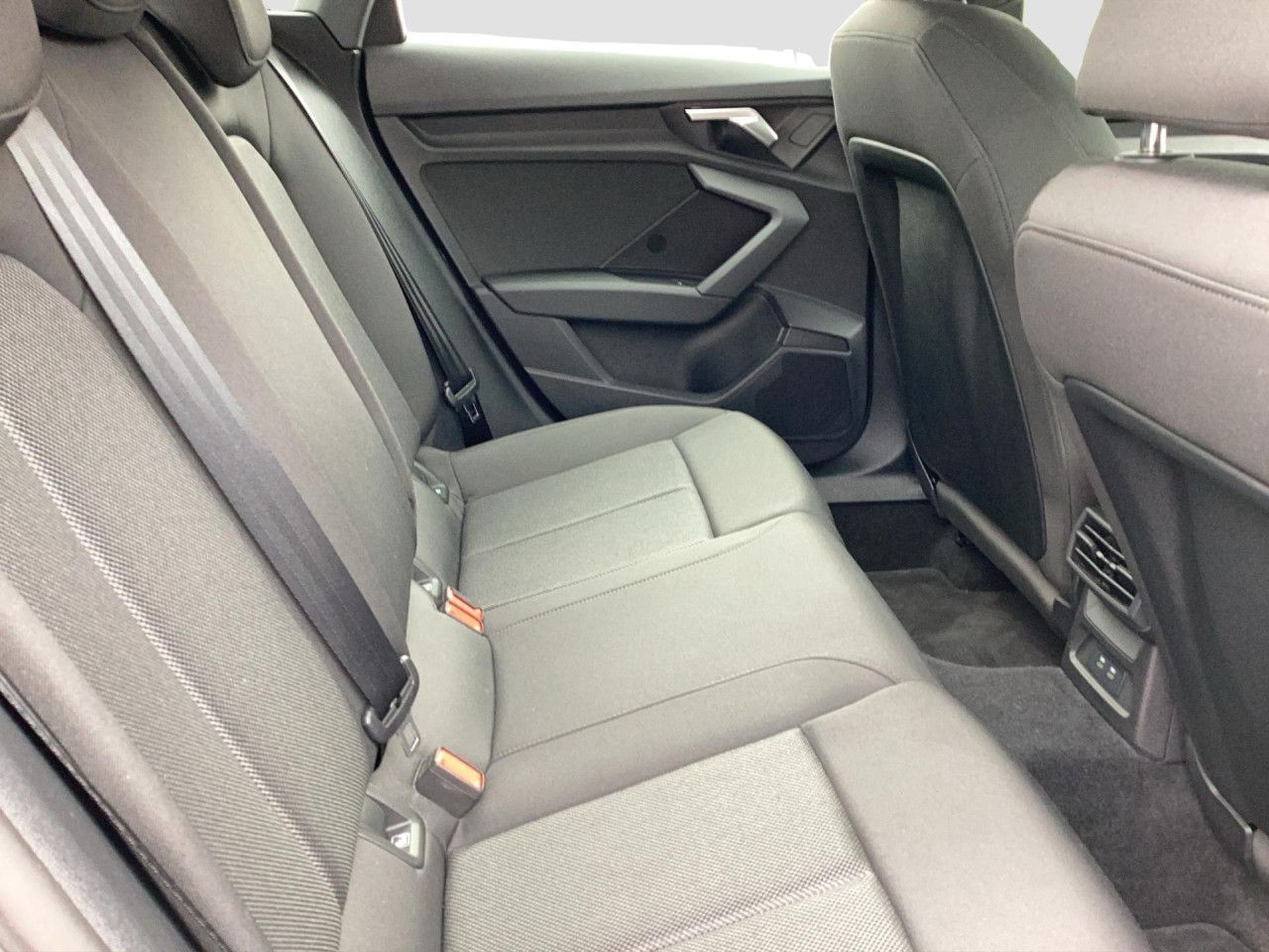 Fahrzeugabbildung Audi A3 40 quattro 2.0 TDI Sportback LED Navi SHZ PDC
