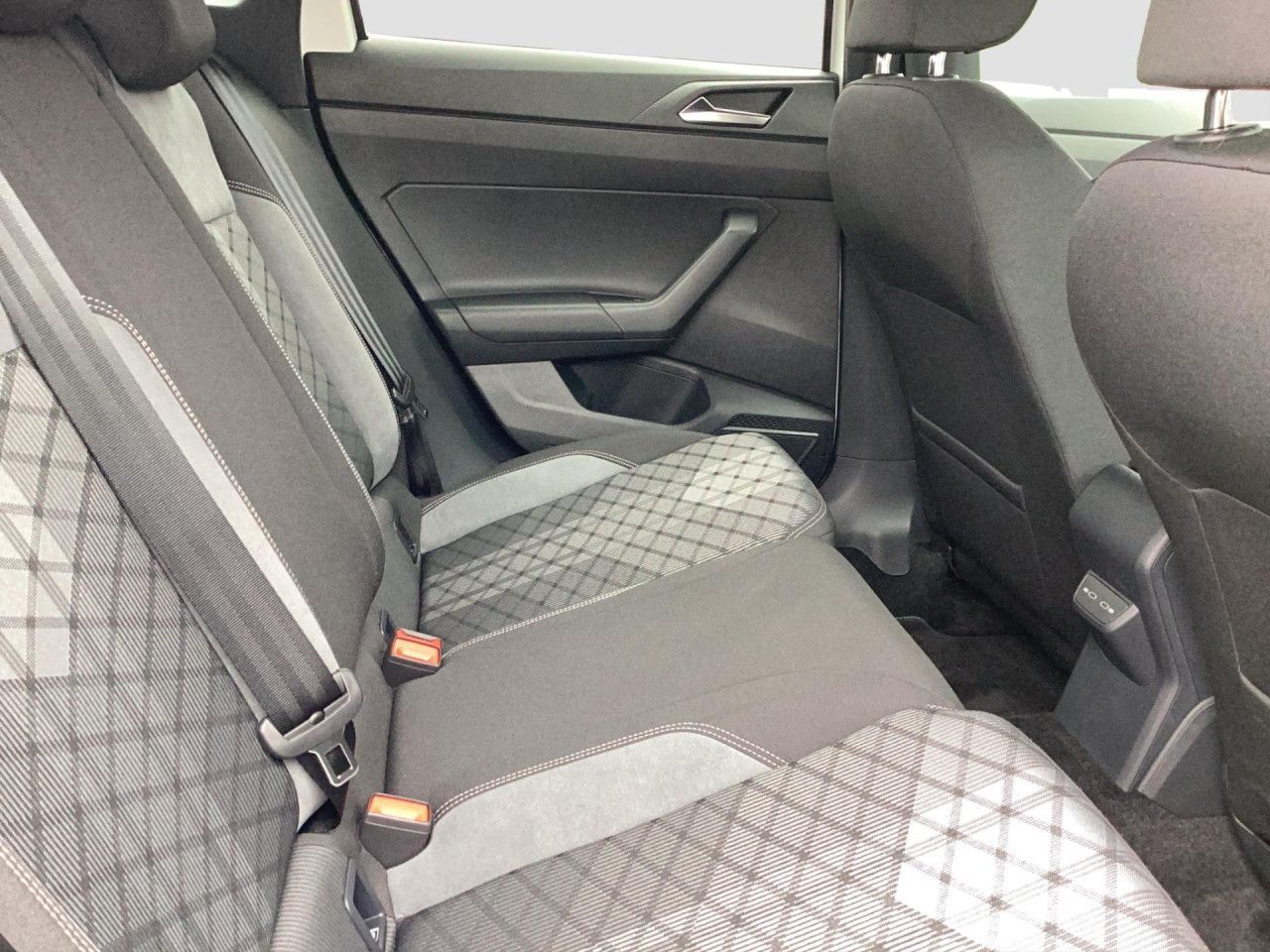 Fahrzeugabbildung Volkswagen Taigo R-line 1.5 TSI DSG Kamera AHK Black-Roof