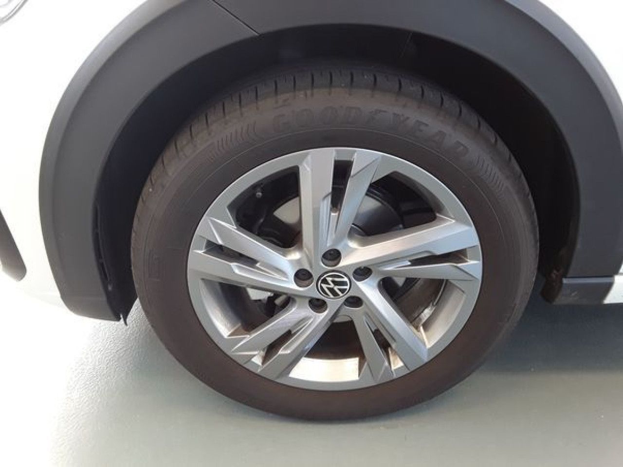 Fahrzeugabbildung Volkswagen Taigo R-line 1.5 TSI DSG Kamera AHK Black-Roof