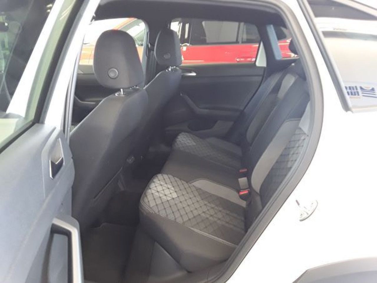 Fahrzeugabbildung Volkswagen Taigo R-line 1.5 TSI DSG Kamera AHK Black-Roof