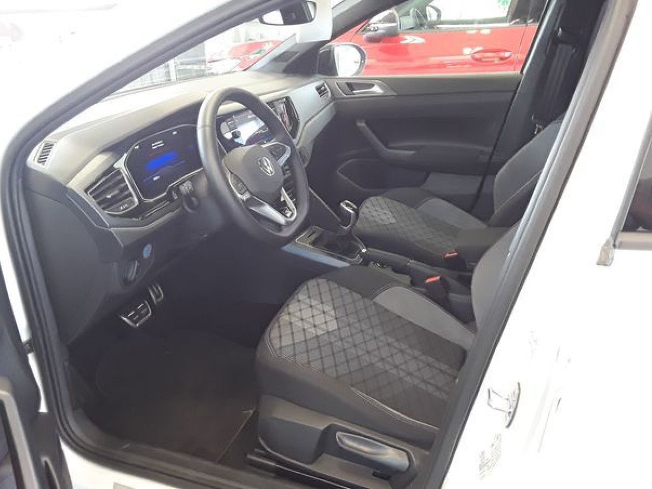 Fahrzeugabbildung Volkswagen Taigo R-line 1.5 TSI DSG Kamera AHK Black-Roof