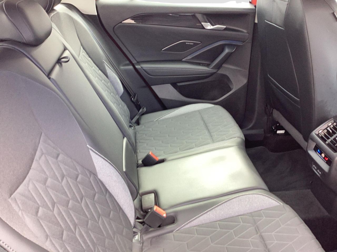 Fahrzeugabbildung Volkswagen Tiguan GOAL 1.5 eTSI DSG AHK Navi LED ACC Kamera