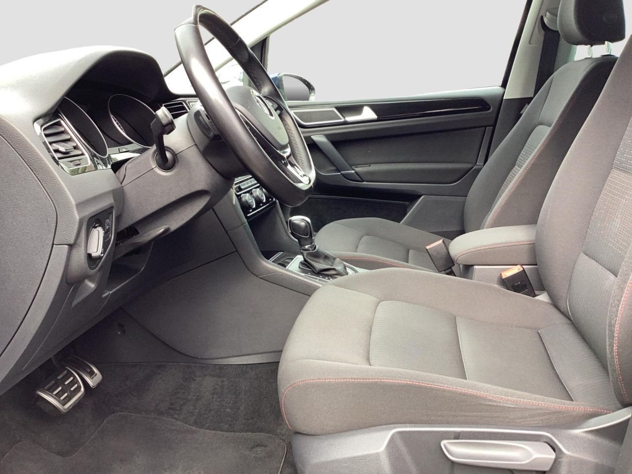 Fahrzeugabbildung Volkswagen Golf VII Sportsvan 1.4 TSI DSG Navi SHZ PDC