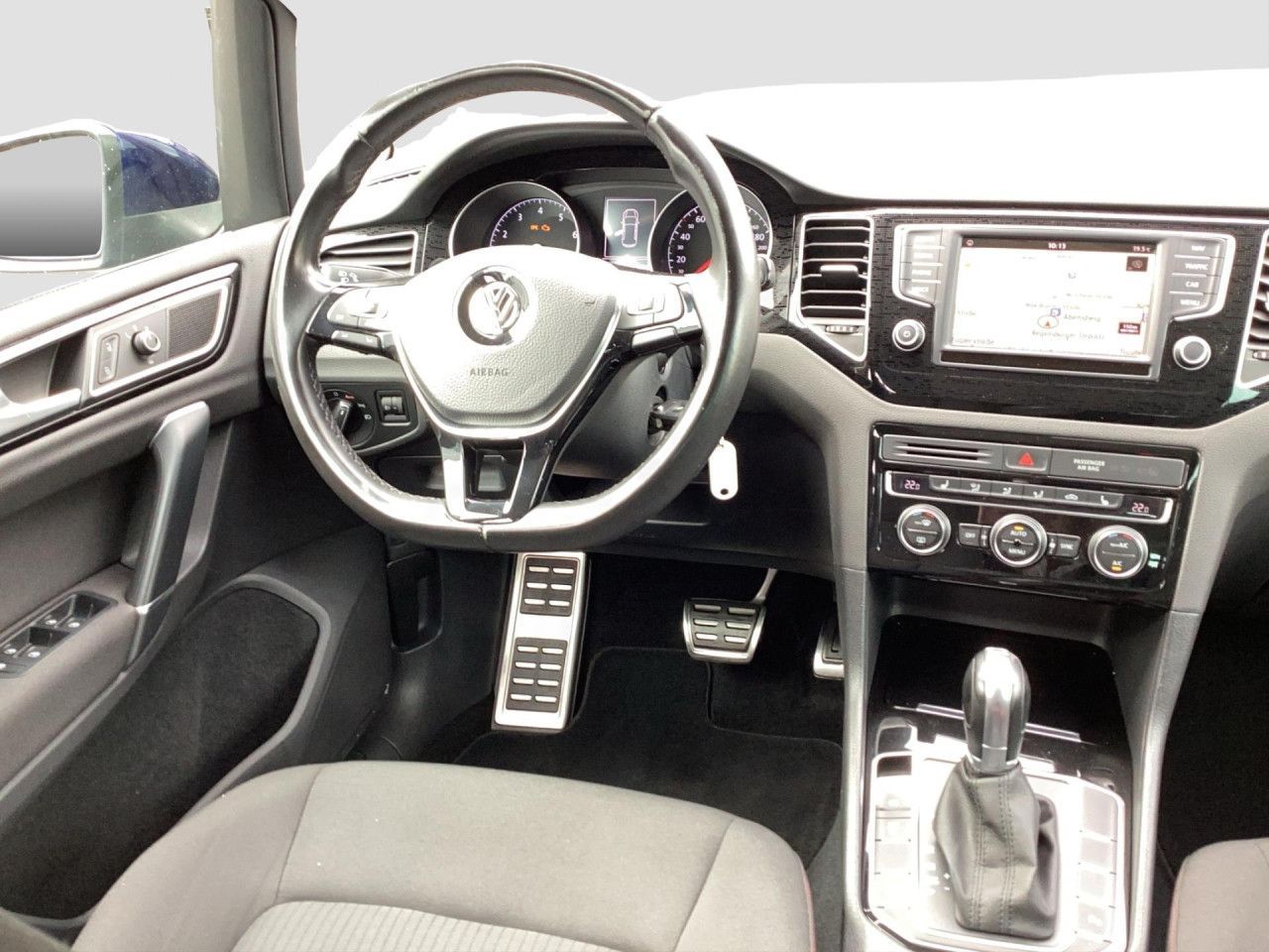 Fahrzeugabbildung Volkswagen Golf VII Sportsvan 1.4 TSI DSG Navi SHZ PDC