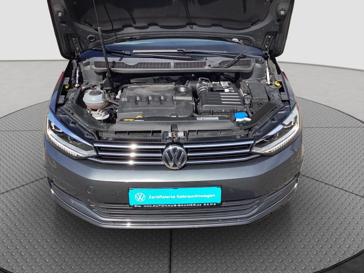 Fahrzeugabbildung Volkswagen Touran Highline 2.0 TDI DSG 7-Sitze Navi AHK LED