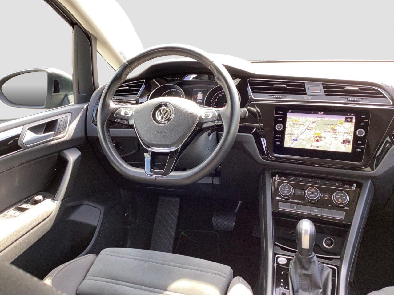 Fahrzeugabbildung Volkswagen Touran Highline 2.0 TDI DSG 7-Sitze Navi AHK LED