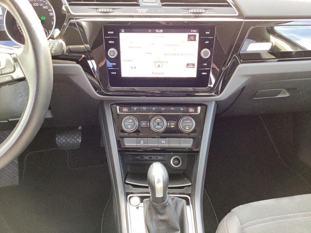 Fahrzeugabbildung Volkswagen Touran Highline 2.0 TDI DSG 7-Sitze Navi AHK LED