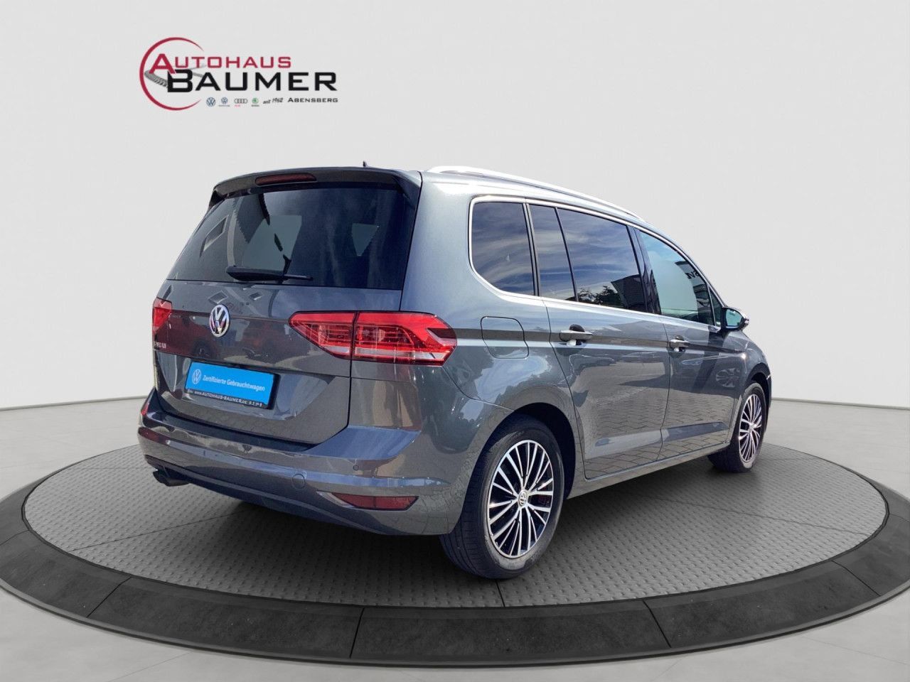 Fahrzeugabbildung Volkswagen Touran Highline 2.0 TDI DSG 7-Sitze Navi AHK LED