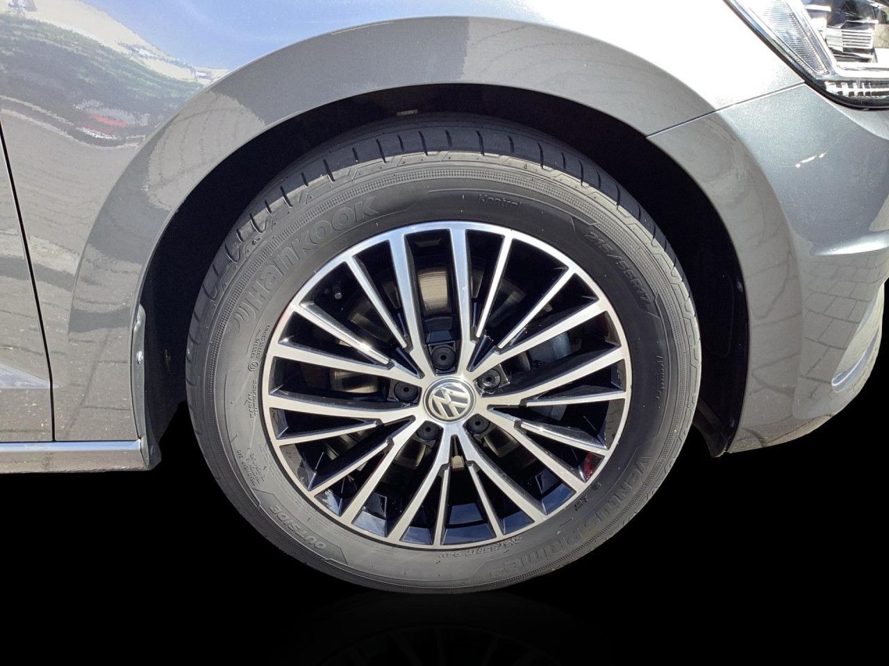 Fahrzeugabbildung Volkswagen Touran Highline 2.0 TDI DSG 7-Sitze Navi AHK LED