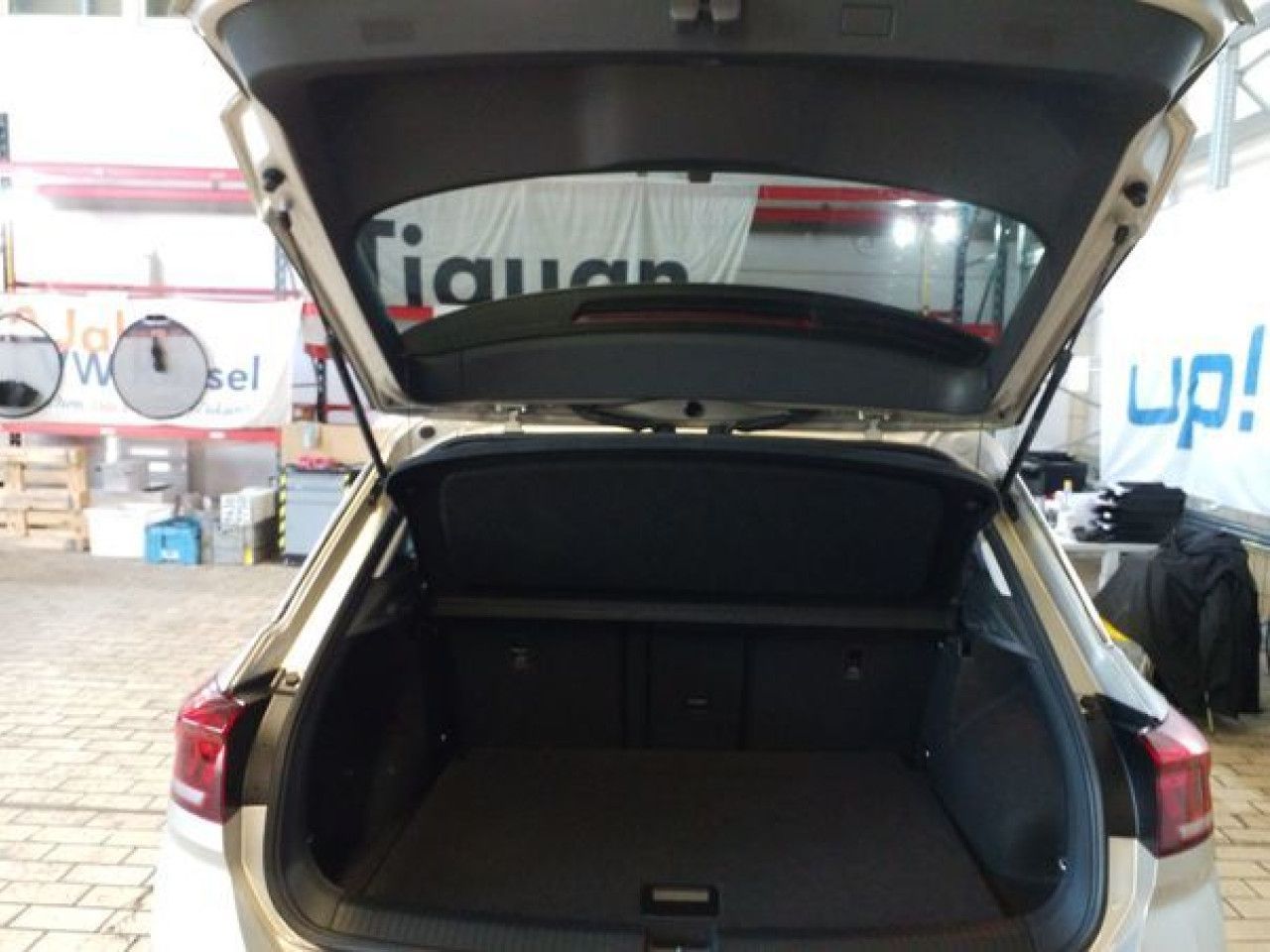 Fahrzeugabbildung Volkswagen T-Roc 1.5 TSI Move 1.5 TSI DSG Navi LED Kamera