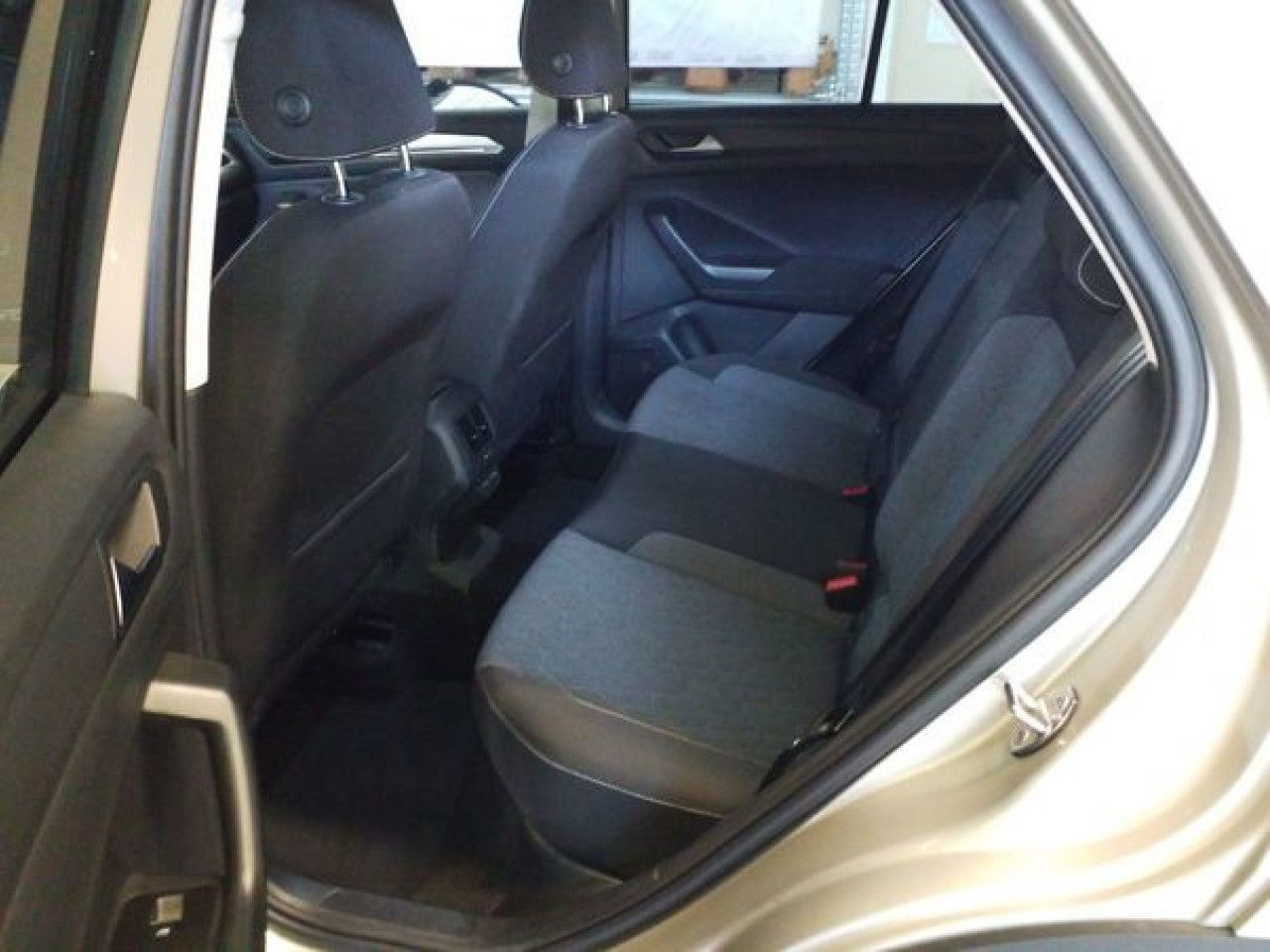 Fahrzeugabbildung Volkswagen T-Roc 1.5 TSI Move 1.5 TSI DSG Navi LED Kamera