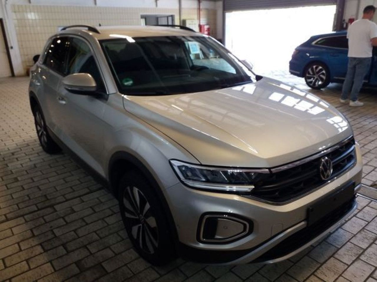 Fahrzeugabbildung Volkswagen T-Roc 1.5 TSI Move 1.5 TSI DSG Navi LED Kamera