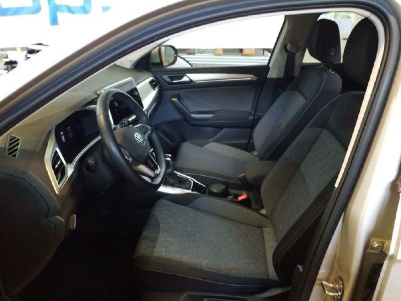 Fahrzeugabbildung Volkswagen T-Roc 1.5 TSI Move 1.5 TSI DSG Navi LED Kamera