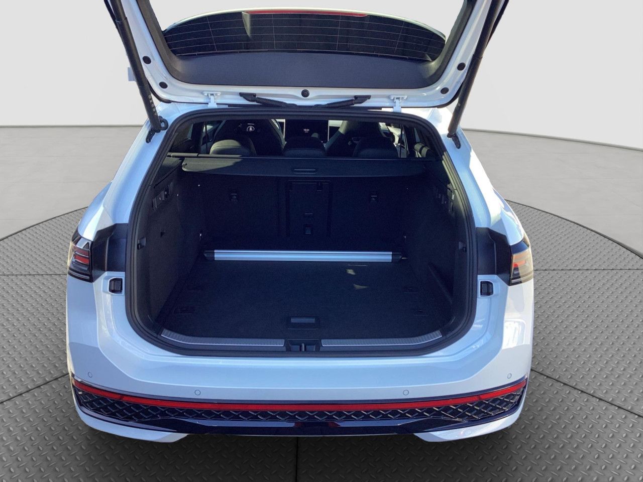 Fahrzeugabbildung Volkswagen Passat R-Line 2.0 l TSI DSG 4MOTION AHK Leder