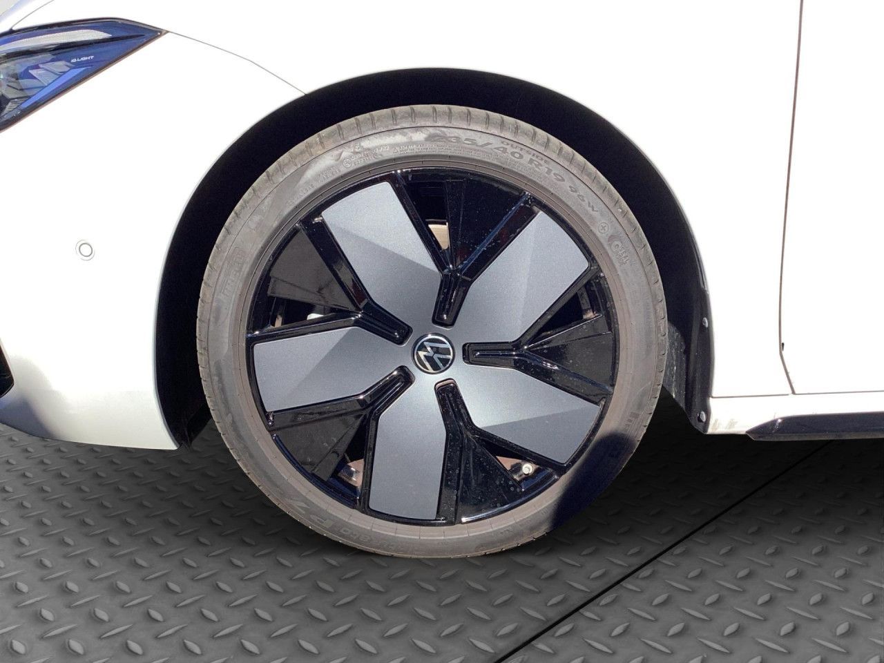 Fahrzeugabbildung Volkswagen Passat R-Line 2.0 l TSI DSG 4MOTION AHK Leder