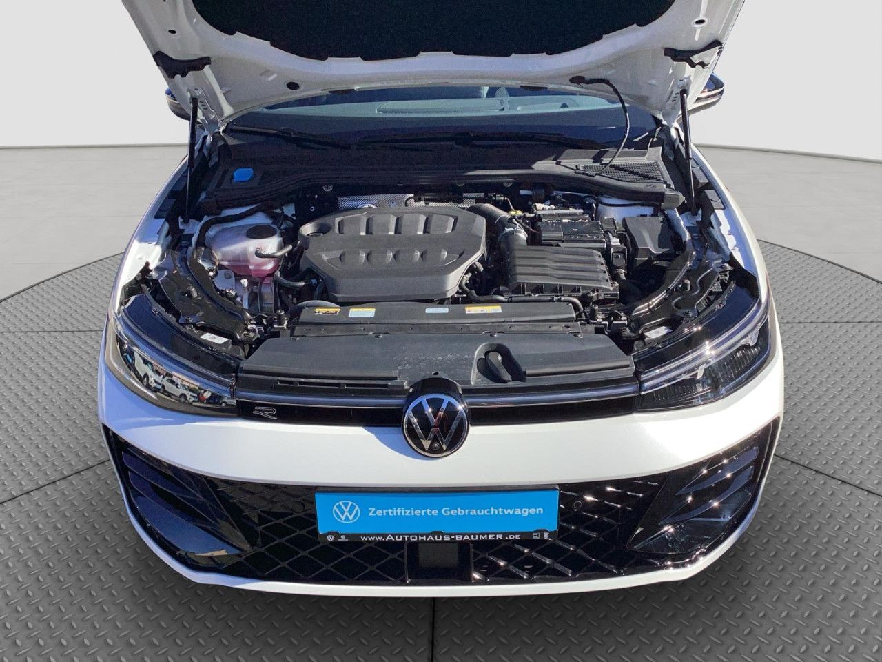 Fahrzeugabbildung Volkswagen Passat R-Line 2.0 l TSI DSG 4MOTION AHK Leder