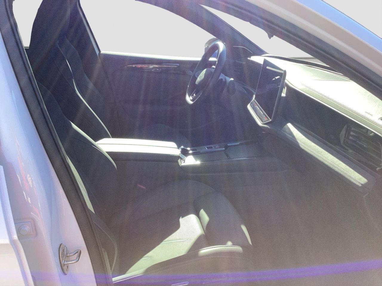 Fahrzeugabbildung Volkswagen Passat R-Line 2.0 l TSI DSG 4MOTION AHK Leder