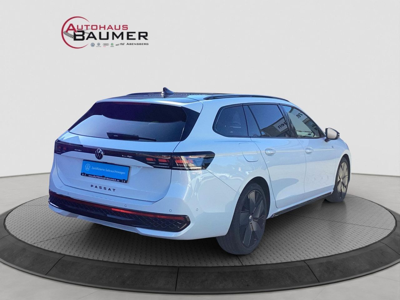 Fahrzeugabbildung Volkswagen Passat R-Line 2.0 l TSI DSG 4MOTION AHK Leder