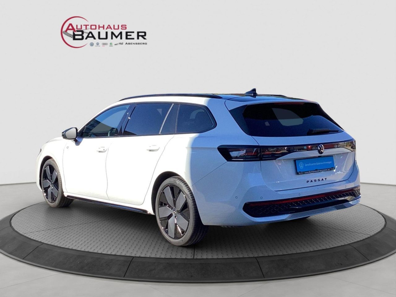Fahrzeugabbildung Volkswagen Passat R-Line 2.0 l TSI DSG 4MOTION AHK Leder