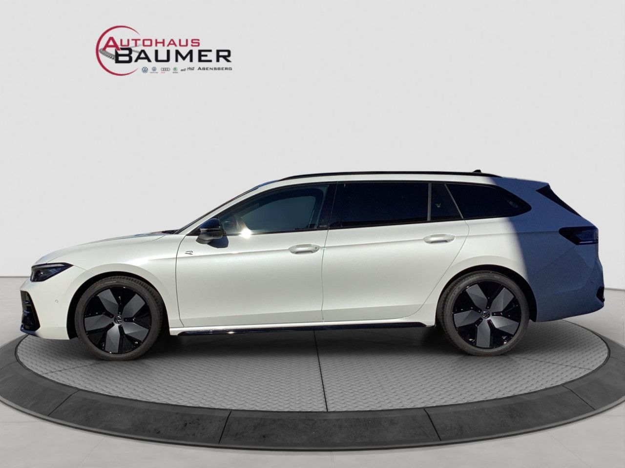 Fahrzeugabbildung Volkswagen Passat R-Line 2.0 l TSI DSG 4MOTION AHK Leder