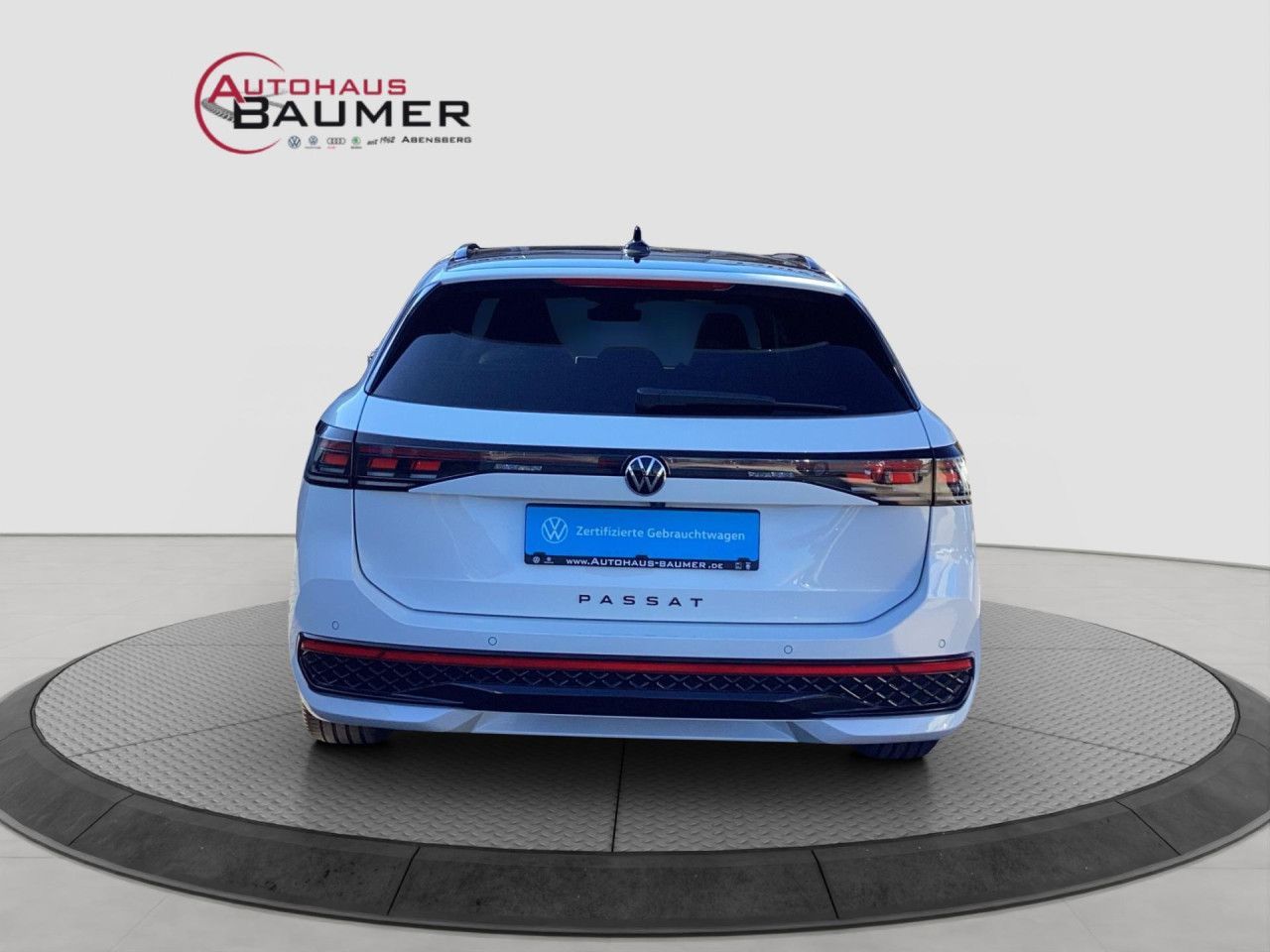 Fahrzeugabbildung Volkswagen Passat R-Line 2.0 l TSI DSG 4MOTION AHK Leder