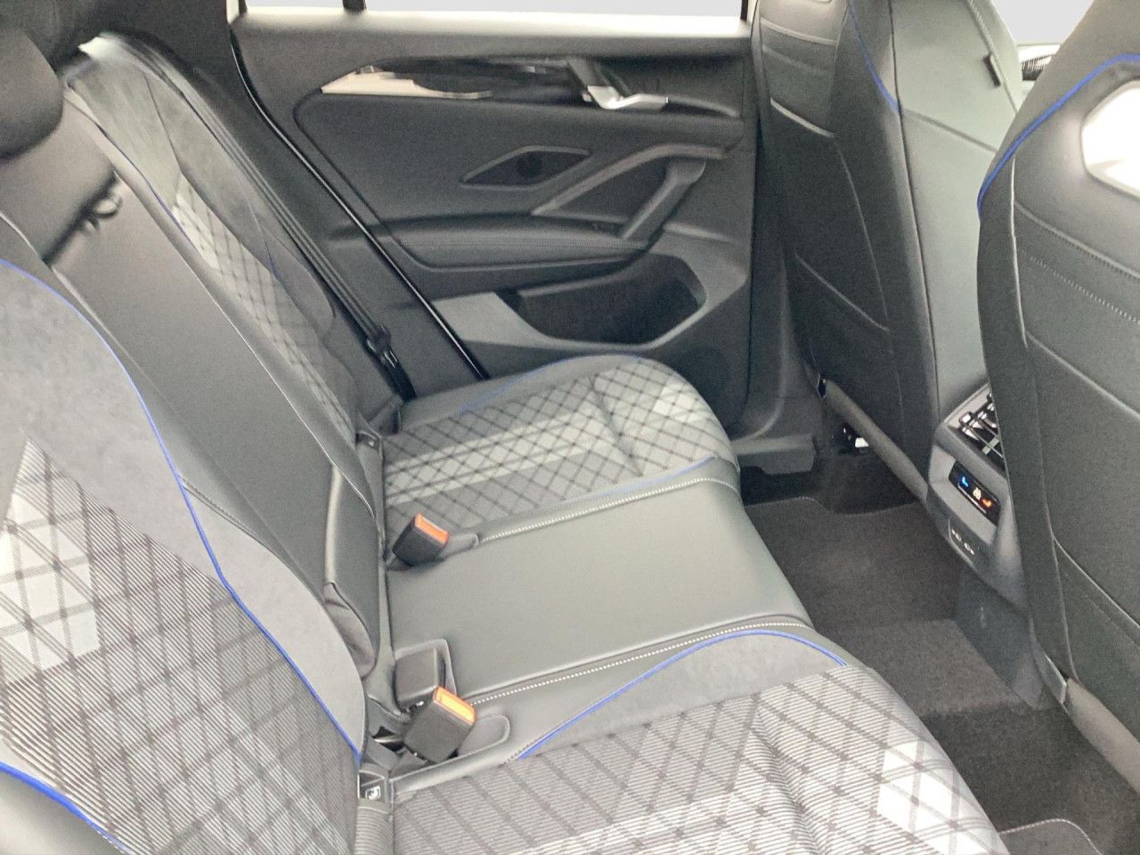 Fahrzeugabbildung Volkswagen Tiguan R-Line 2.0 l TDI SCR 110 kW (150 PS) LED