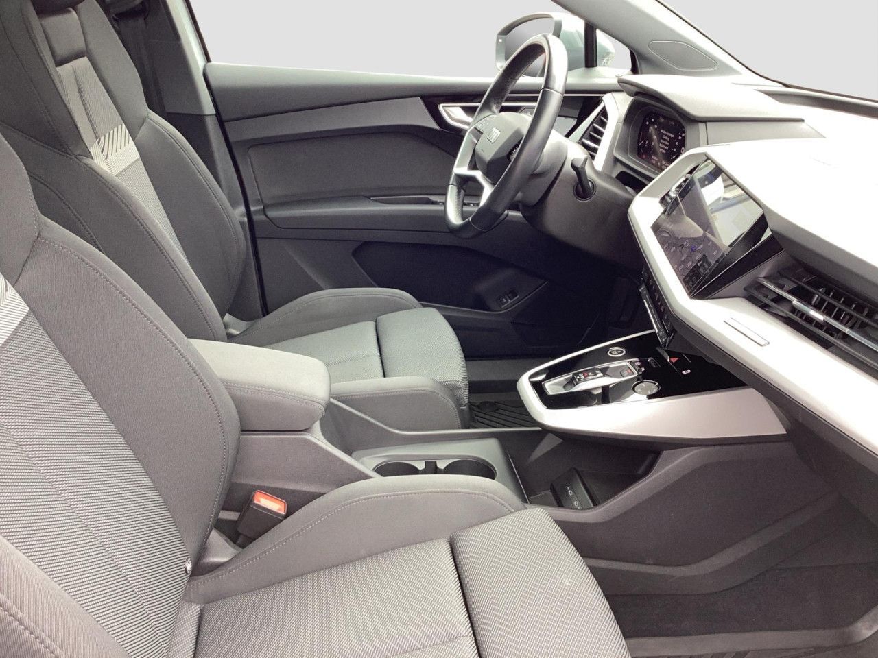 Fahrzeugabbildung Audi Q4 e-tron basis 82kWh Pano LED Navi SHZ PDC