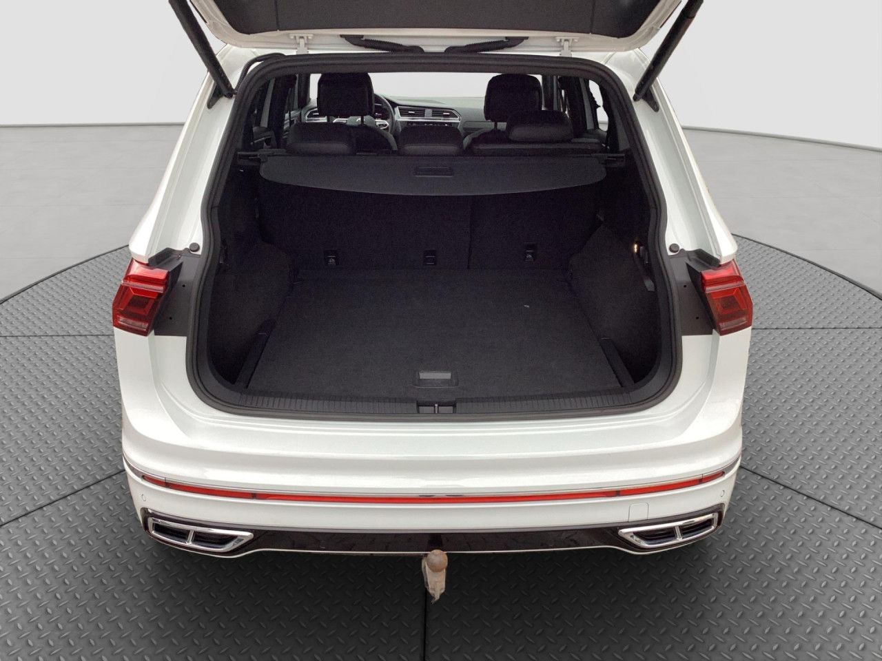 Fahrzeugabbildung Volkswagen Tiguan Allspace 2.0 TDI R-Line 4Motion DSG AHK