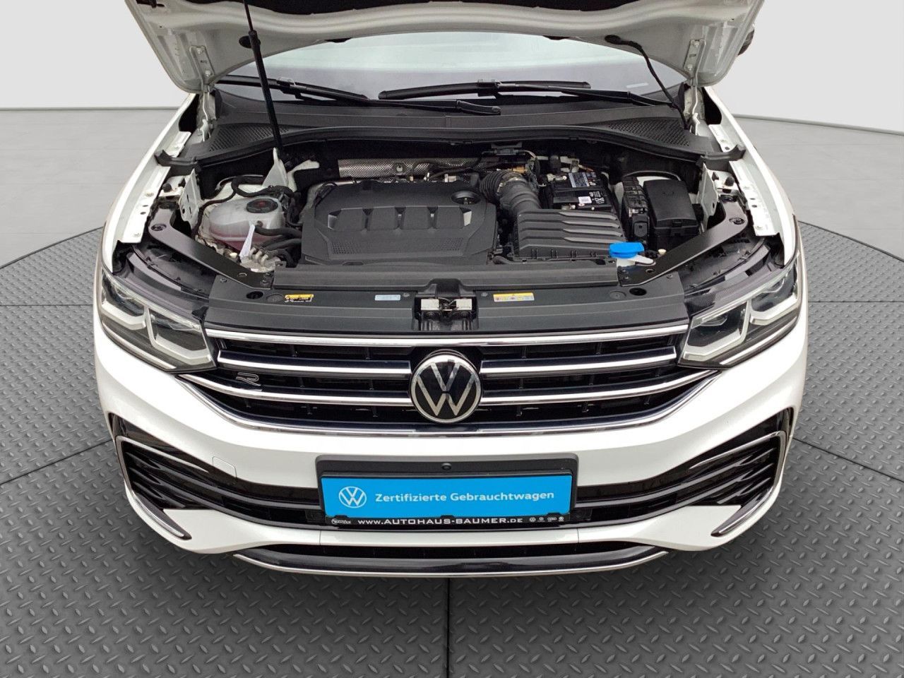 Fahrzeugabbildung Volkswagen Tiguan Allspace 2.0 TDI R-Line 4Motion DSG AHK