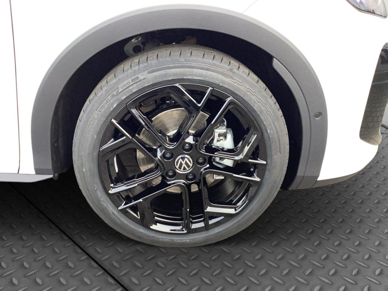 Fahrzeugabbildung Volkswagen T-Roc R-Line 1.5 l eTSI OPF 110 kW (150 PS) LED