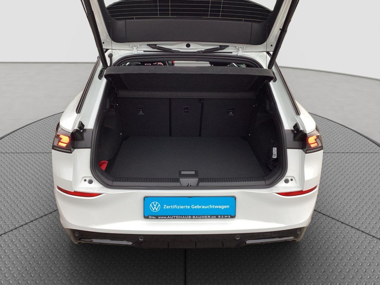 Fahrzeugabbildung Volkswagen T-Roc R-Line 1.5 l eTSI OPF 110 kW (150 PS) LED