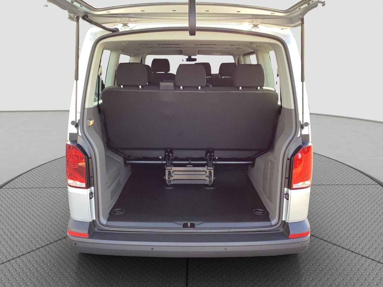 Fahrzeugabbildung Volkswagen T6.1 Caravelle Trendline 2.0 TDI DSG Climatronic