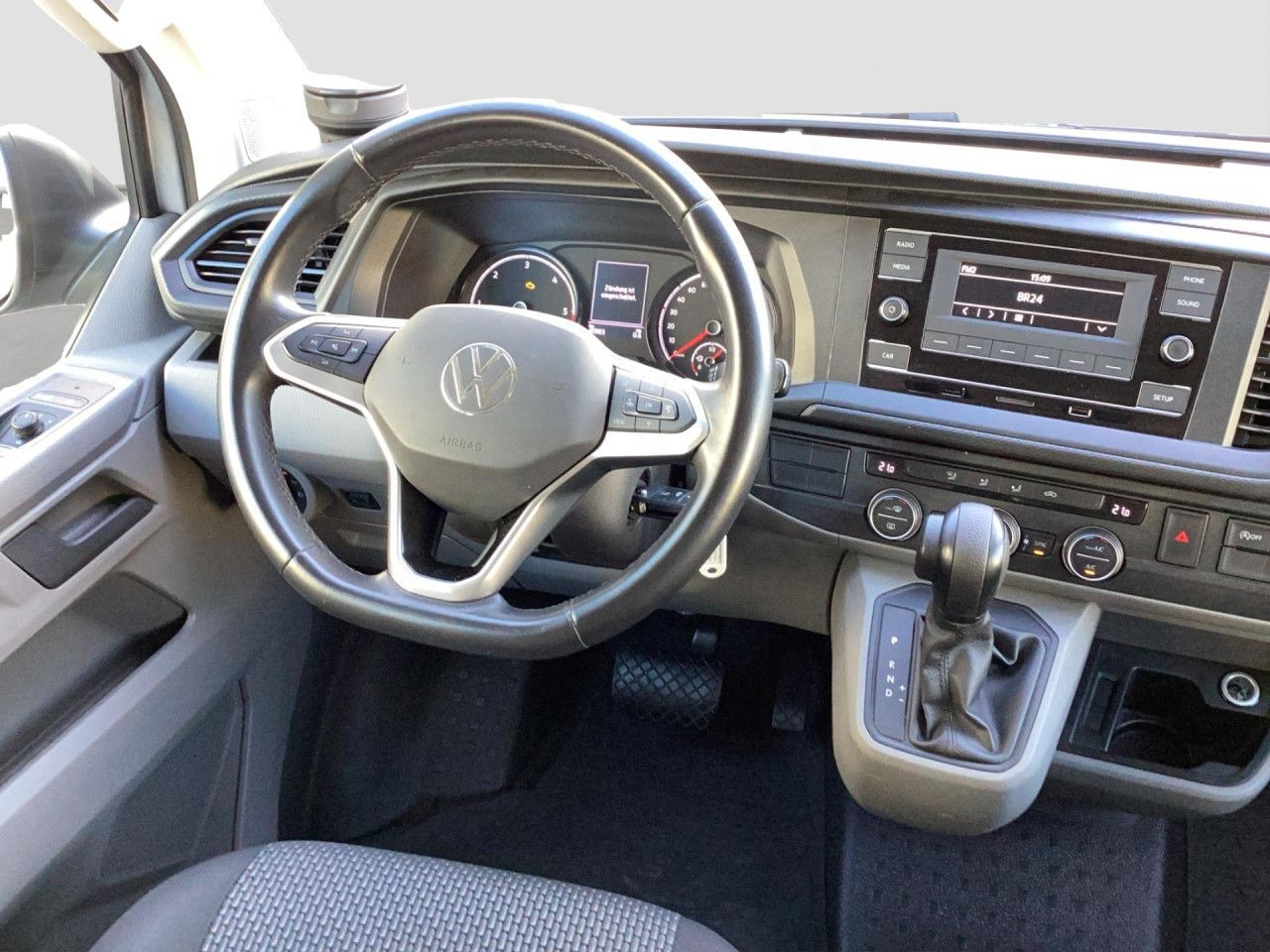 Fahrzeugabbildung Volkswagen T6.1 Caravelle Trendline 2.0 TDI DSG Climatronic