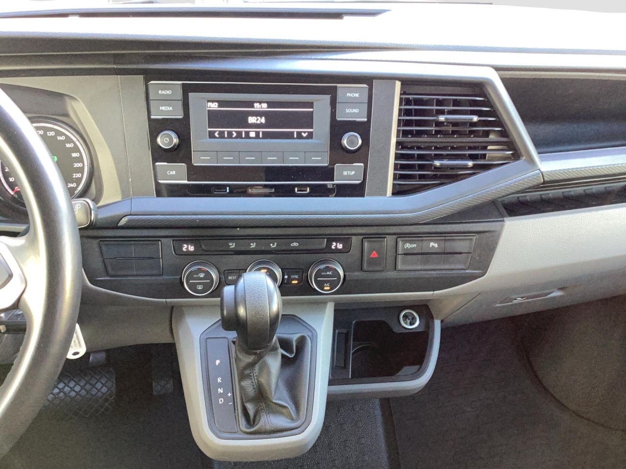 Fahrzeugabbildung Volkswagen T6.1 Caravelle Trendline 2.0 TDI DSG Climatronic