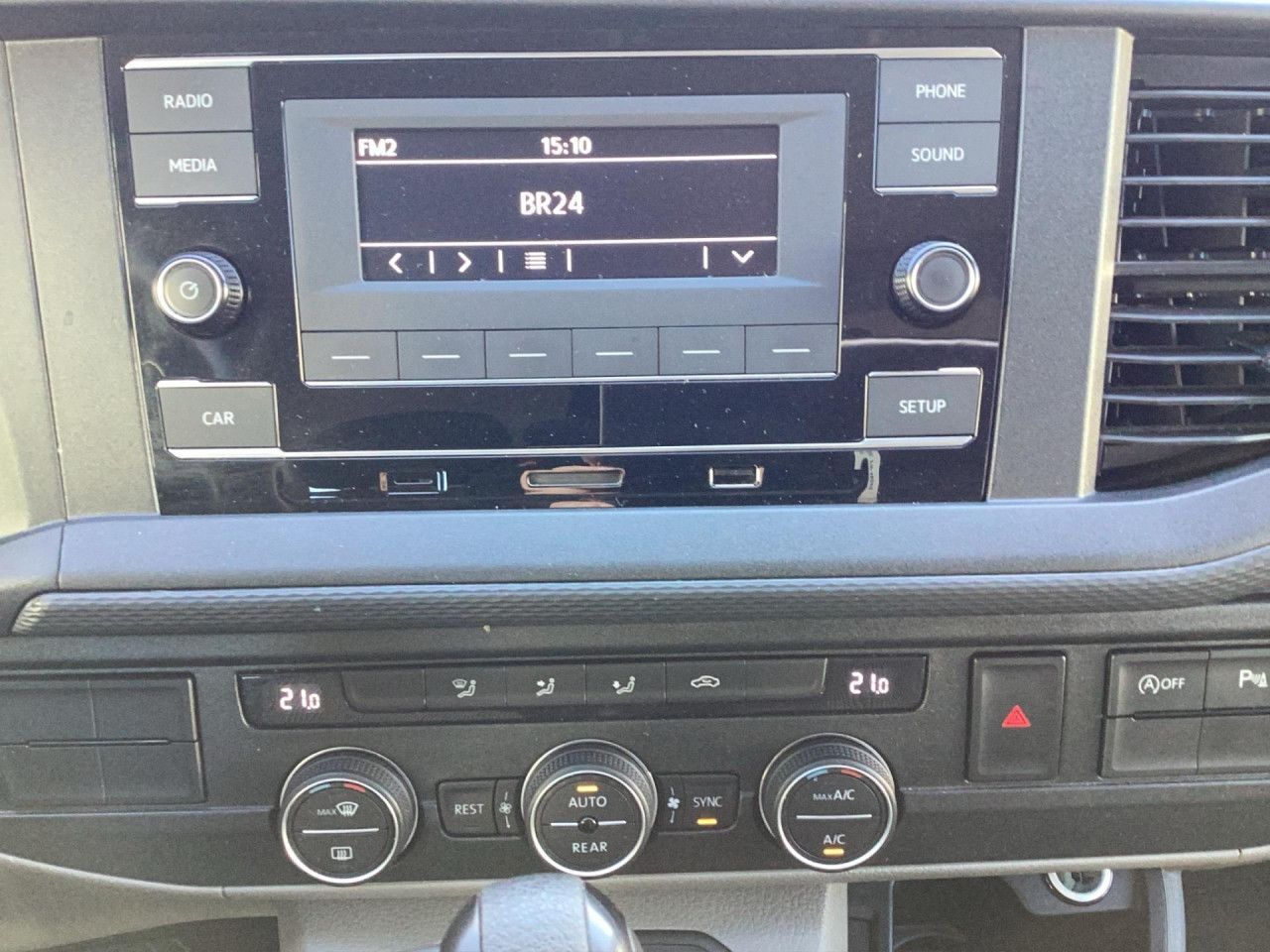 Fahrzeugabbildung Volkswagen T6.1 Caravelle Trendline 2.0 TDI DSG Climatronic