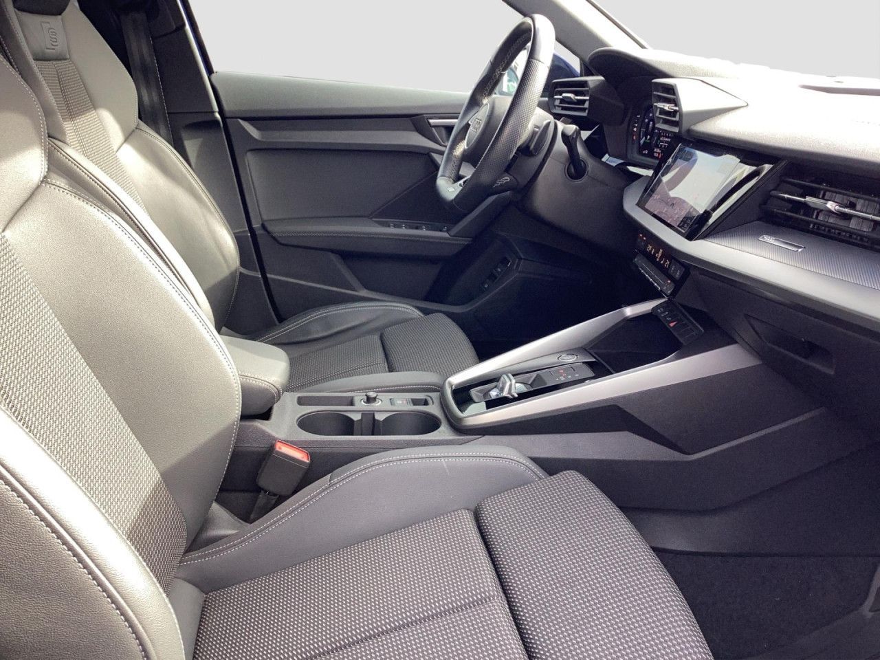 Fahrzeugabbildung Audi A3 45 1.4 TFSI e Sportback S line LED Navi SHZ