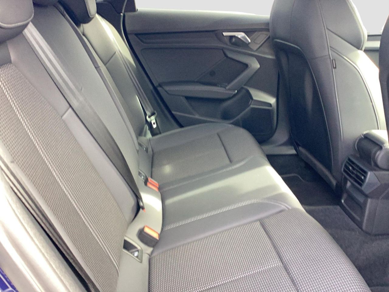 Fahrzeugabbildung Audi A3 45 1.4 TFSI e Sportback S line LED Navi SHZ