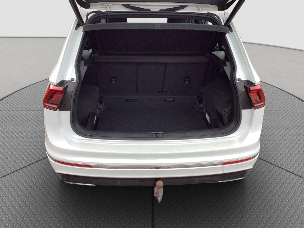 Fahrzeugabbildung Volkswagen Tiguan Highline 2.0 TSI 4Motion DSG LED AHK Navi