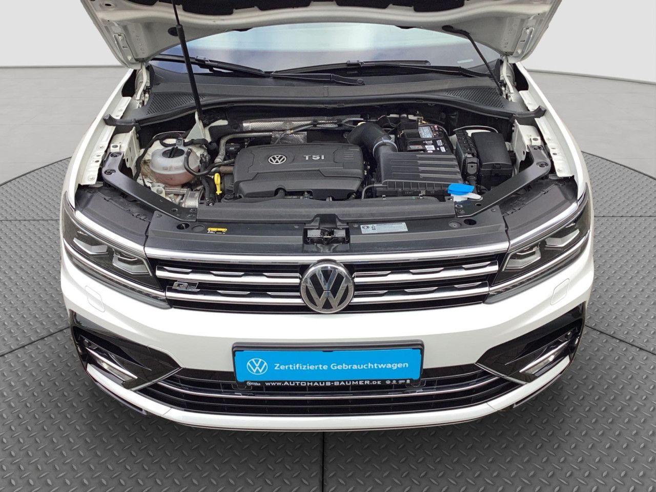 Fahrzeugabbildung Volkswagen Tiguan Highline 2.0 TSI 4Motion DSG LED AHK Navi