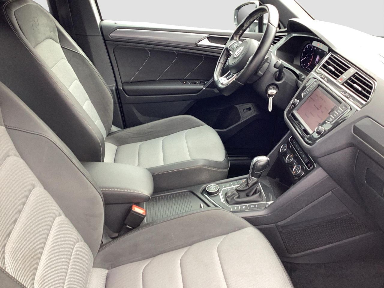 Fahrzeugabbildung Volkswagen Tiguan Highline 2.0 TSI 4Motion DSG LED AHK Navi