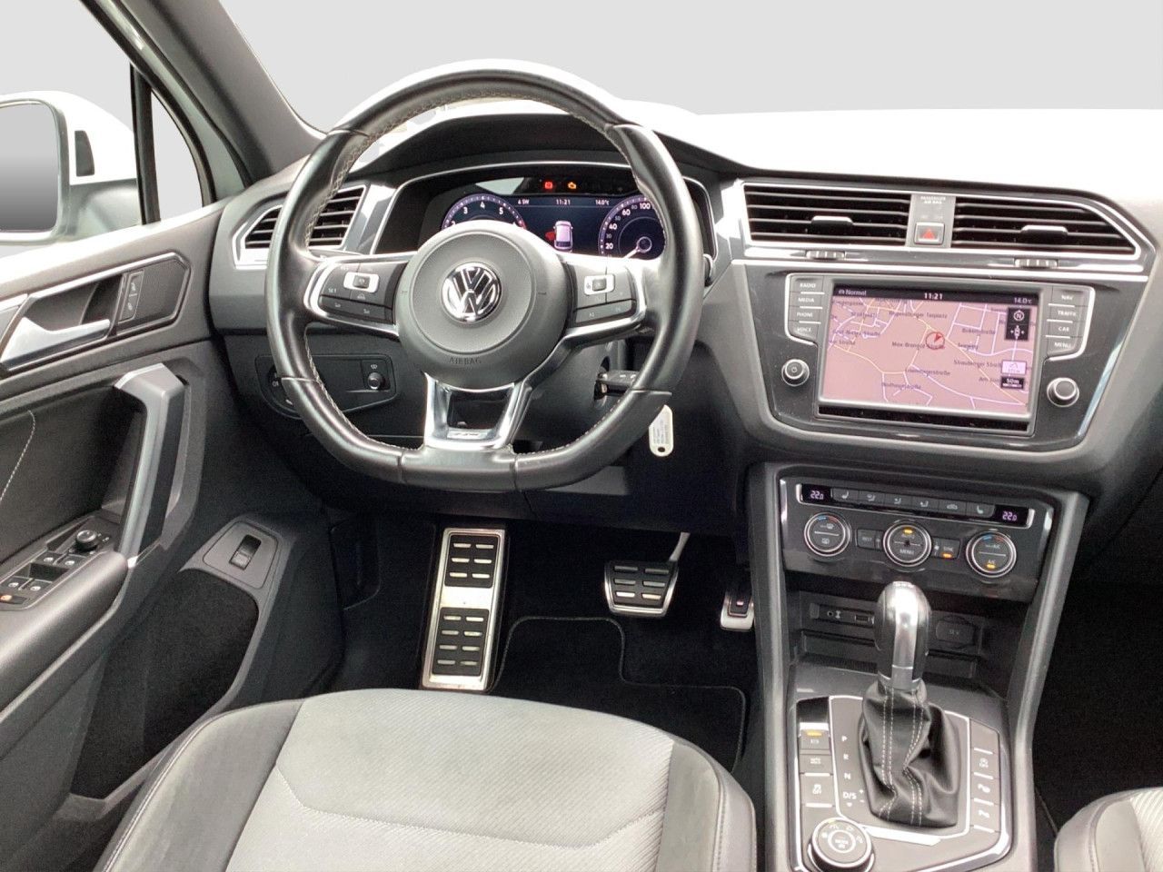 Fahrzeugabbildung Volkswagen Tiguan Highline 2.0 TSI 4Motion DSG LED AHK Navi