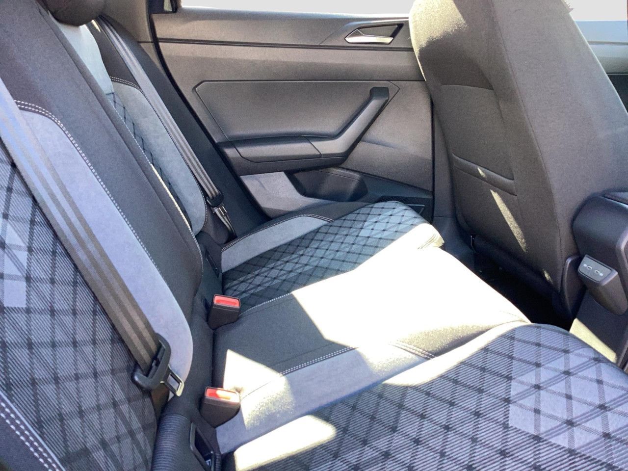 Fahrzeugabbildung Volkswagen Taigo R-Line 1.5 TSI DSG Navi LED Kamera Klima