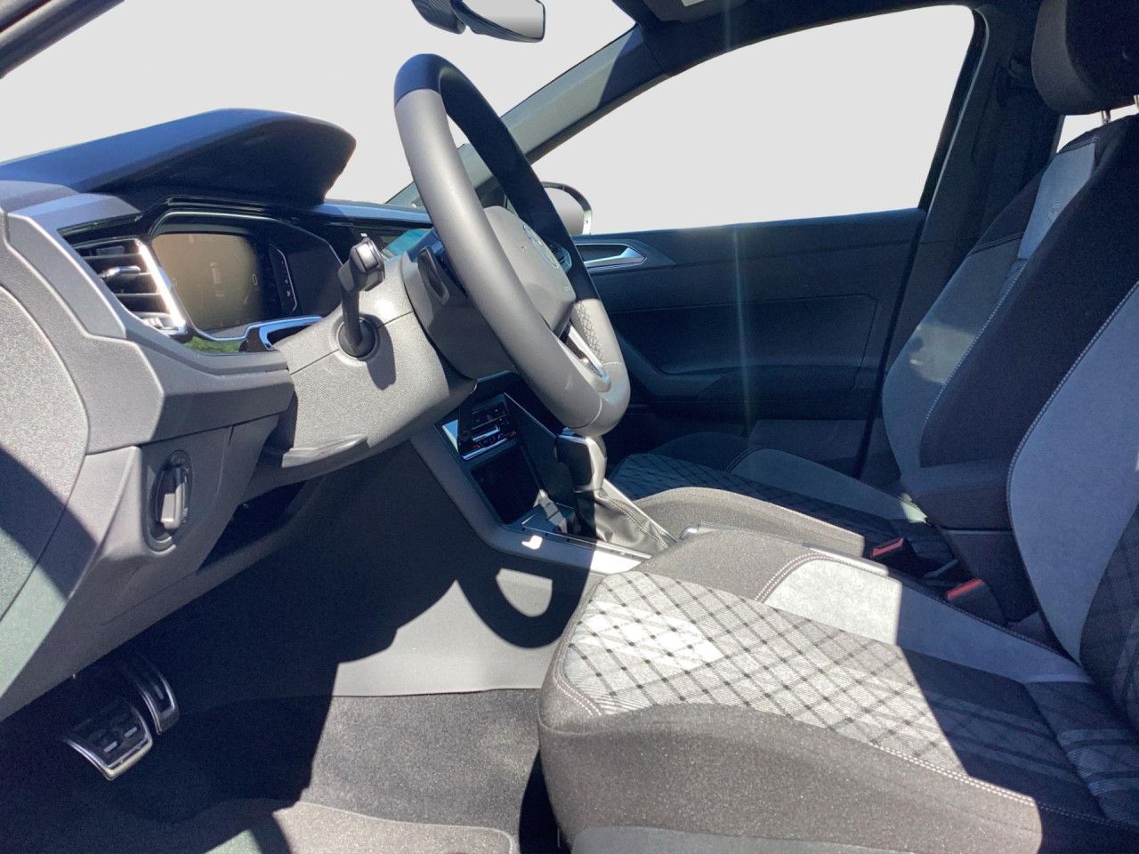 Fahrzeugabbildung Volkswagen Taigo R-Line 1.5 TSI DSG Navi LED Kamera Klima