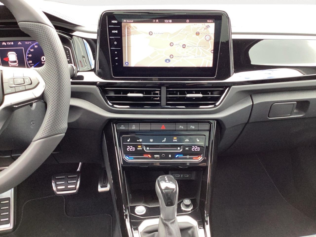 Fahrzeugabbildung Volkswagen T-Roc R-Line 1.5 TSI DSG Standheizung Pano AHK