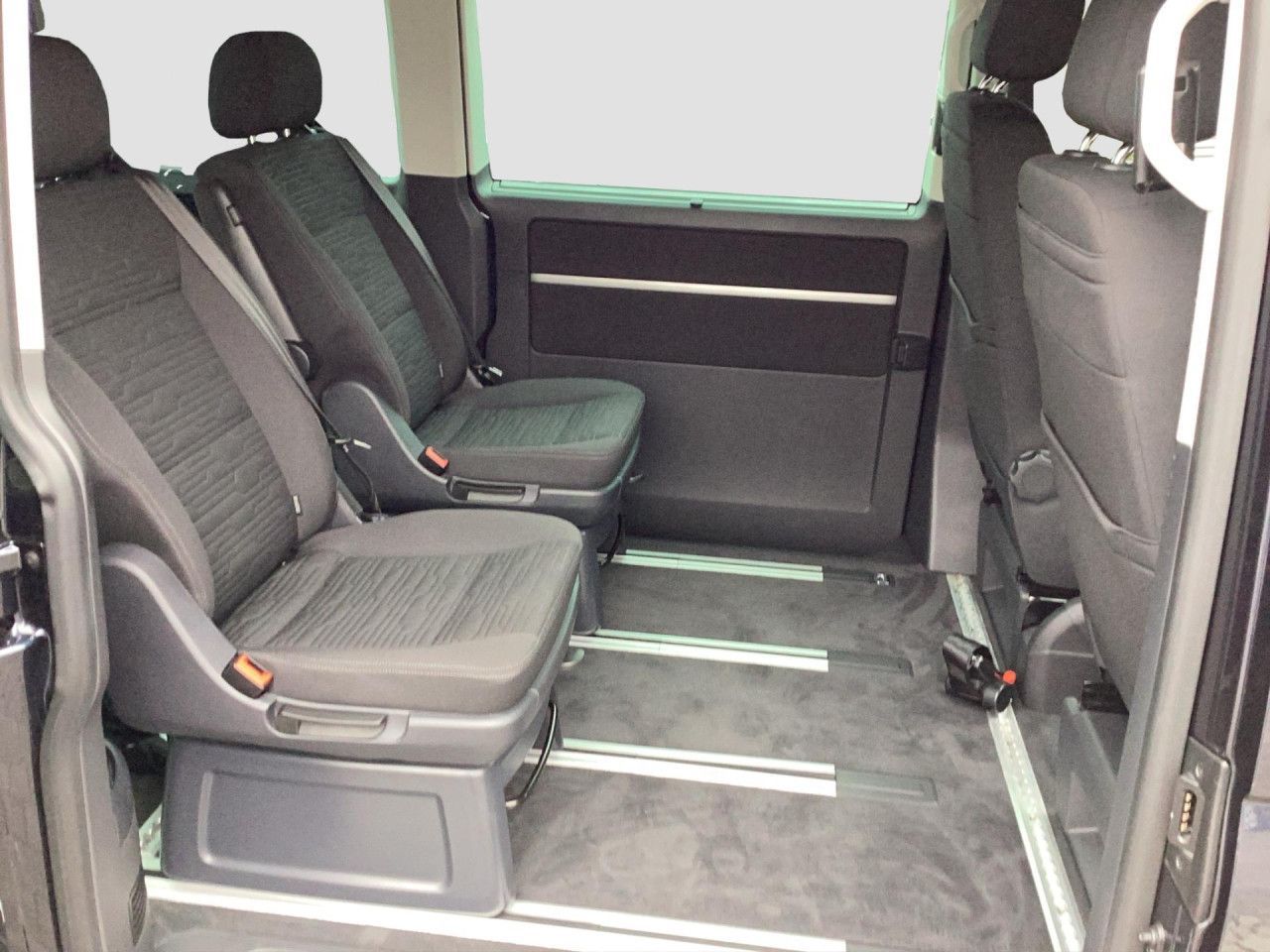 Fahrzeugabbildung Volkswagen T6.1 Multivan Comfortline 2.0 TDI Bluetooth Navi