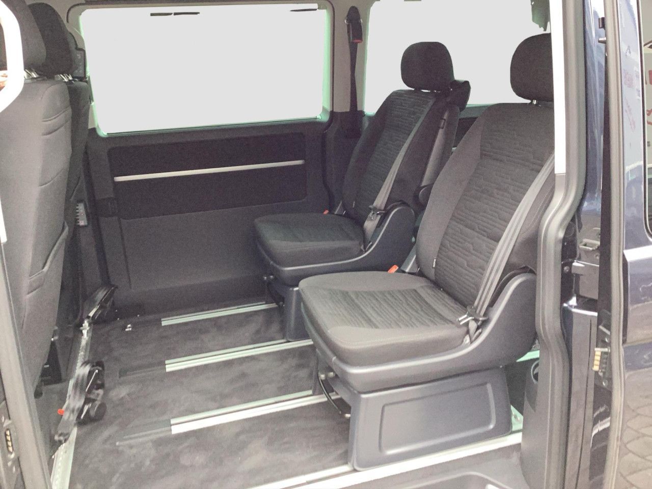 Fahrzeugabbildung Volkswagen T6.1 Multivan Comfortline 2.0 TDI Bluetooth Navi