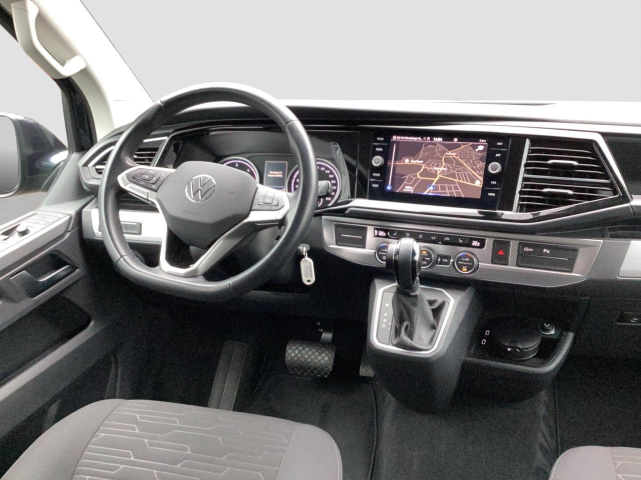 Fahrzeugabbildung Volkswagen T6.1 Multivan Comfortline 2.0 TDI Bluetooth Navi